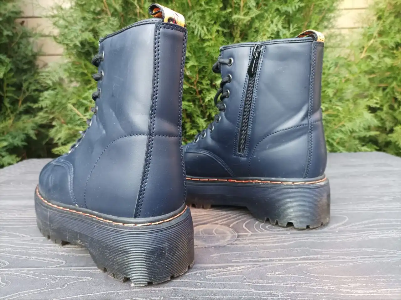 Продам зимние женские ботинки