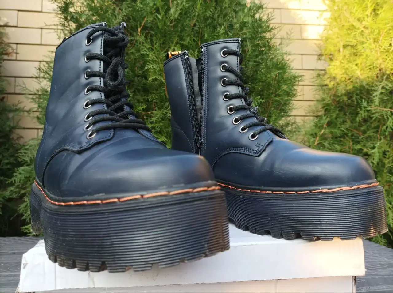 Продам зимние женские ботинки