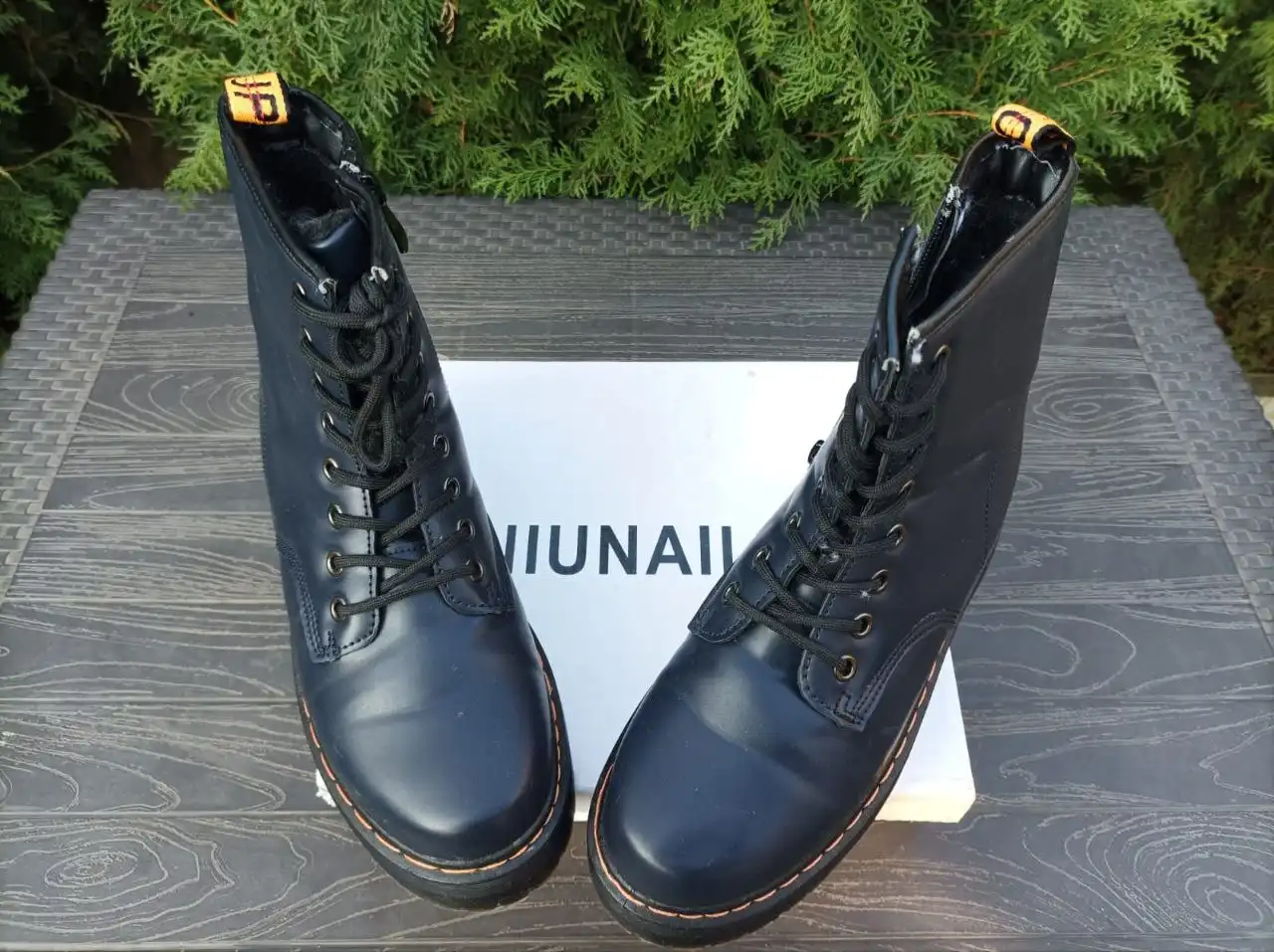 Продам зимние женские ботинки