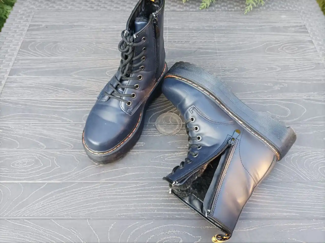 Продам зимние женские ботинки