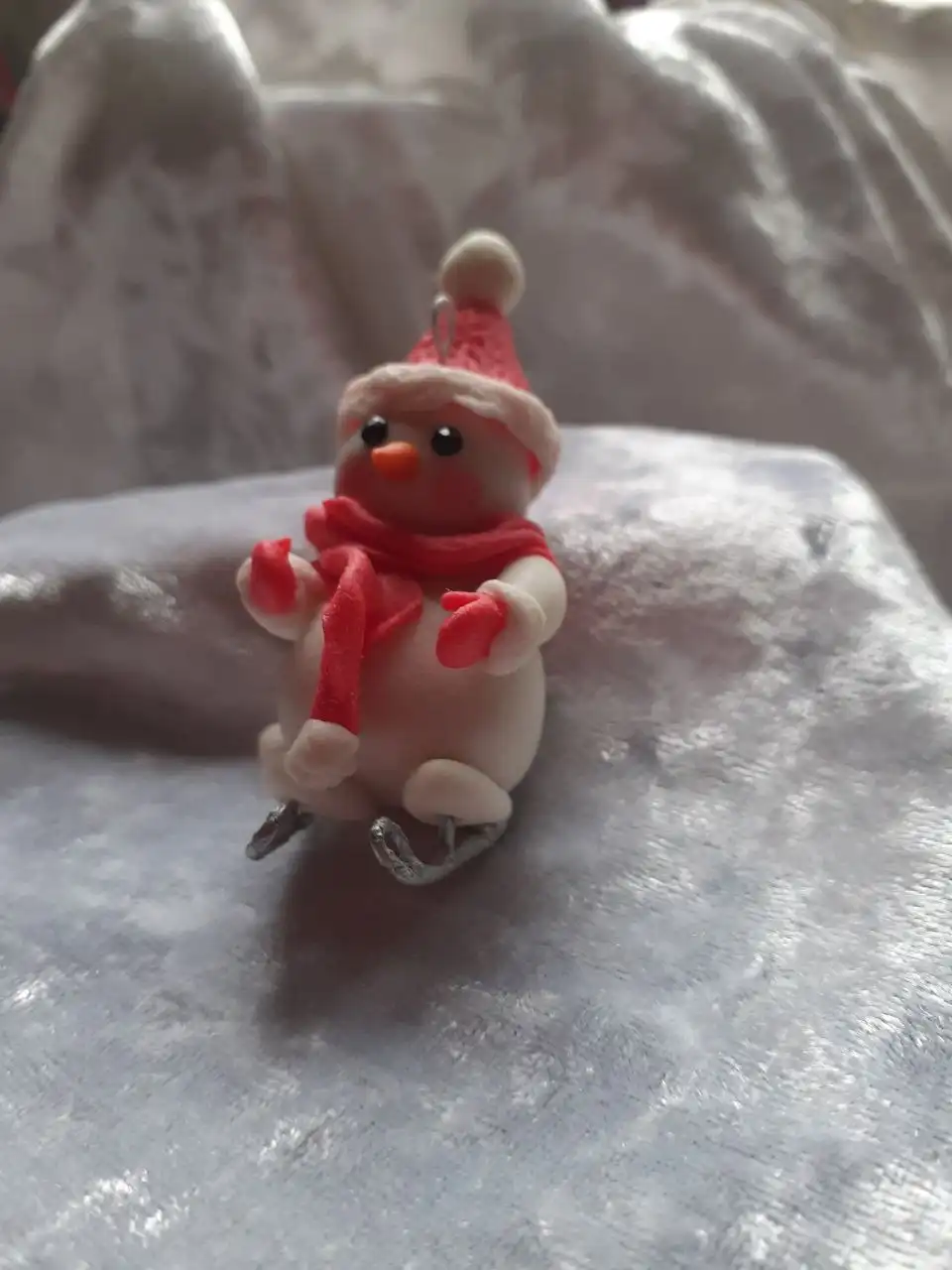 Новогодние игрушки и цветы ручной работы из холодного фарфора