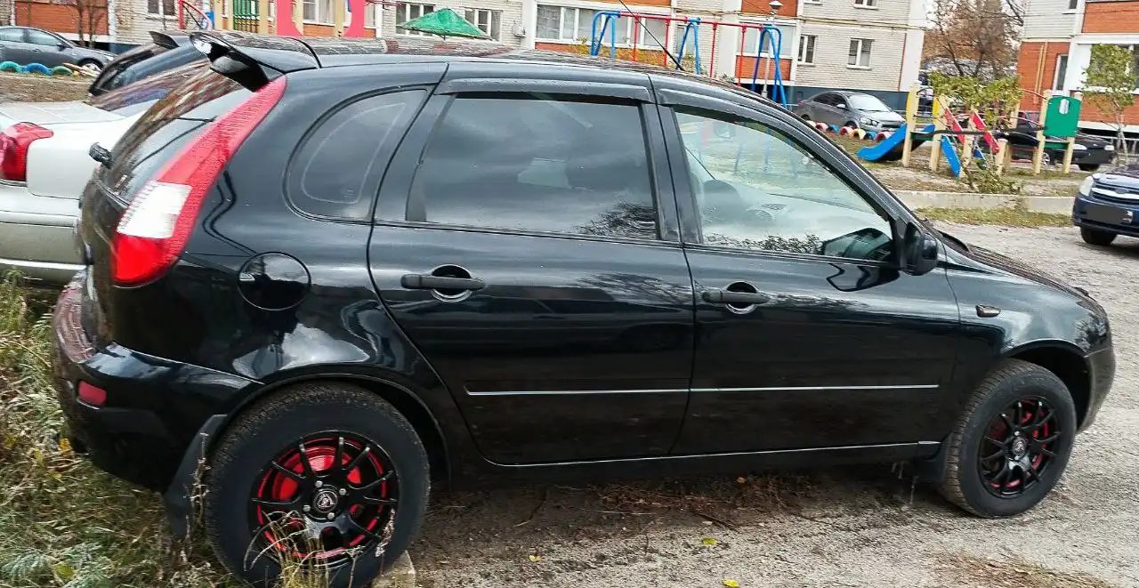 Продам Лада Калина 1.6 2013 года