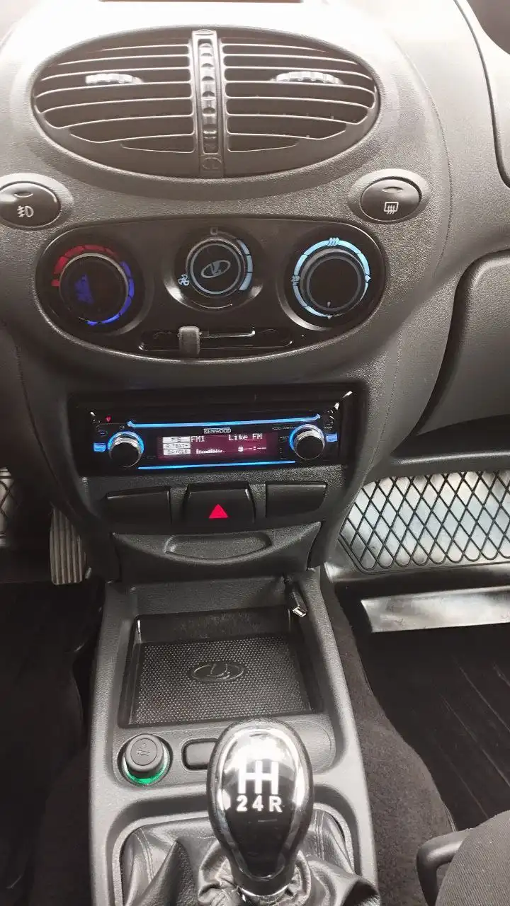 Продам Лада Калина 1.6 2013 года