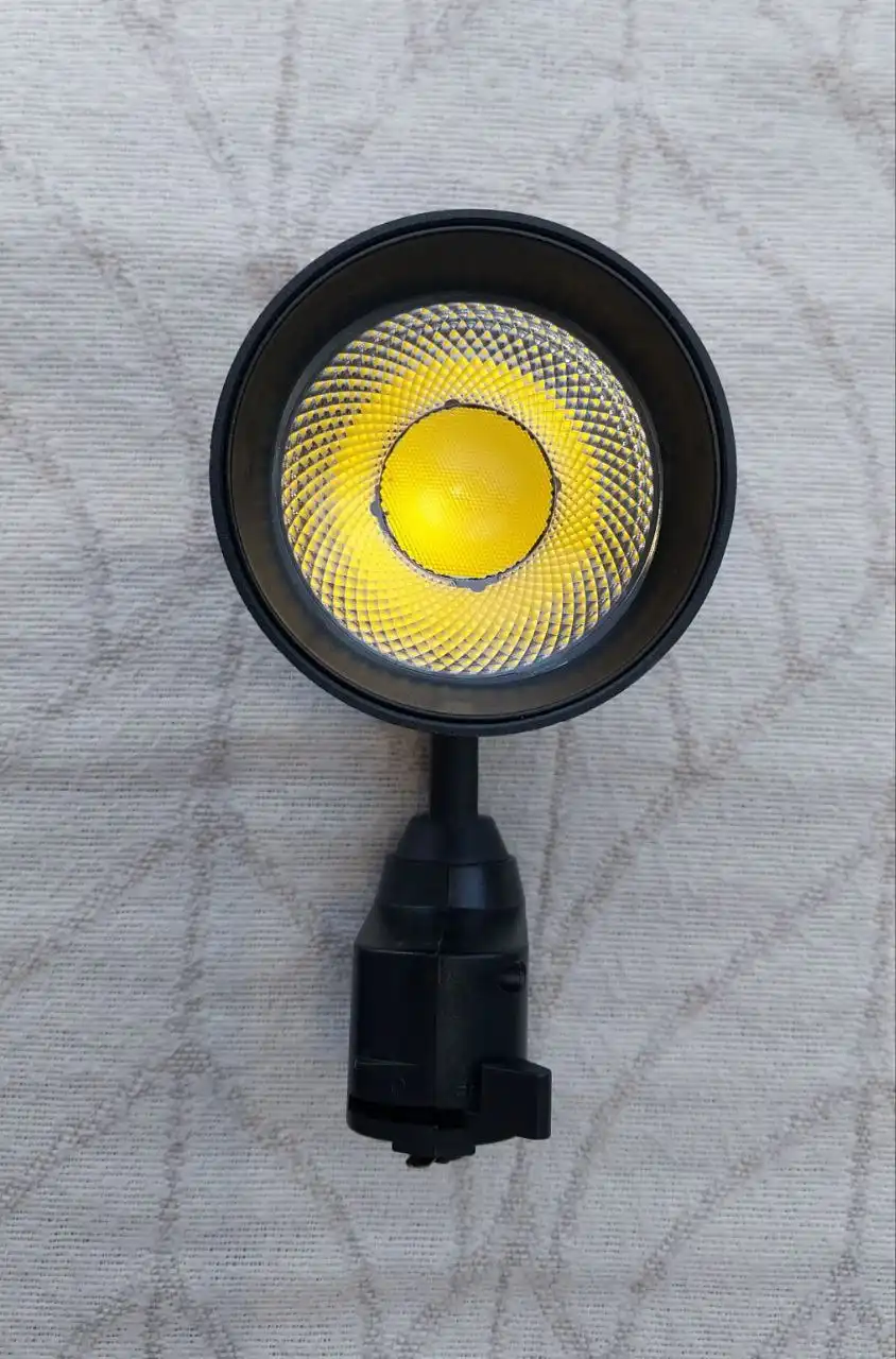 Продажа новых светильников и тапочек