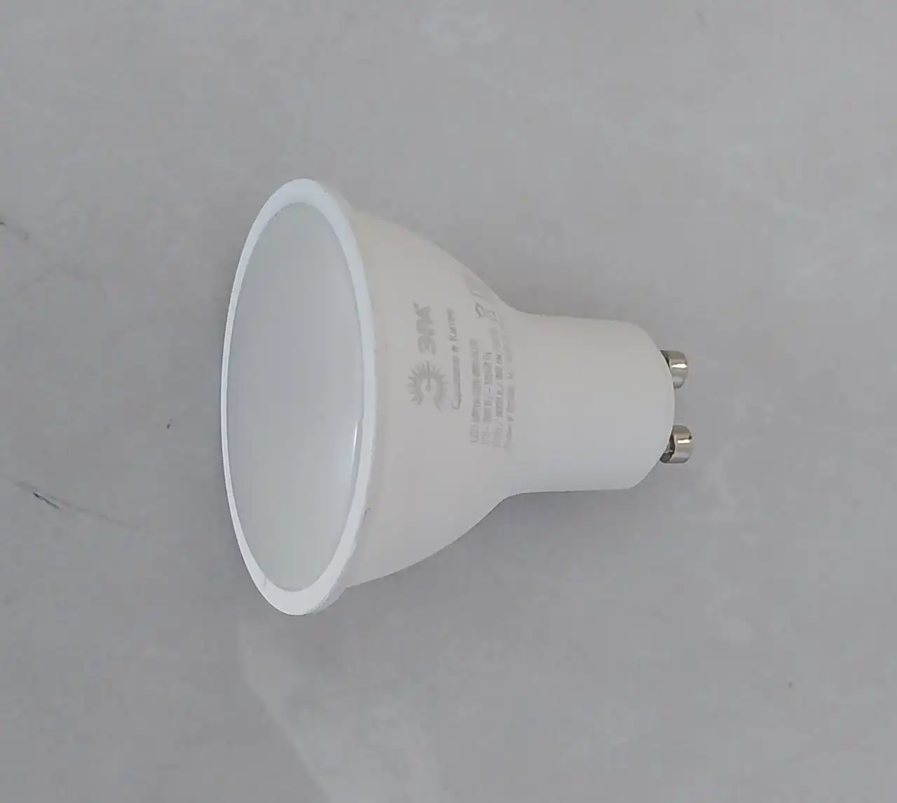 Продажа новых светильников и тапочек