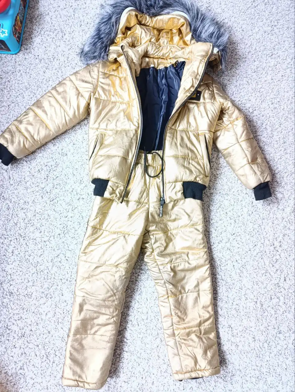 Зимний костюм на девочку 6-8 лет с потёртостями