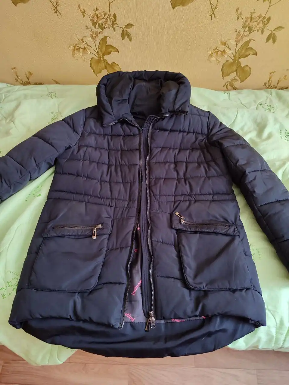 Продам зимнюю женскую куртку