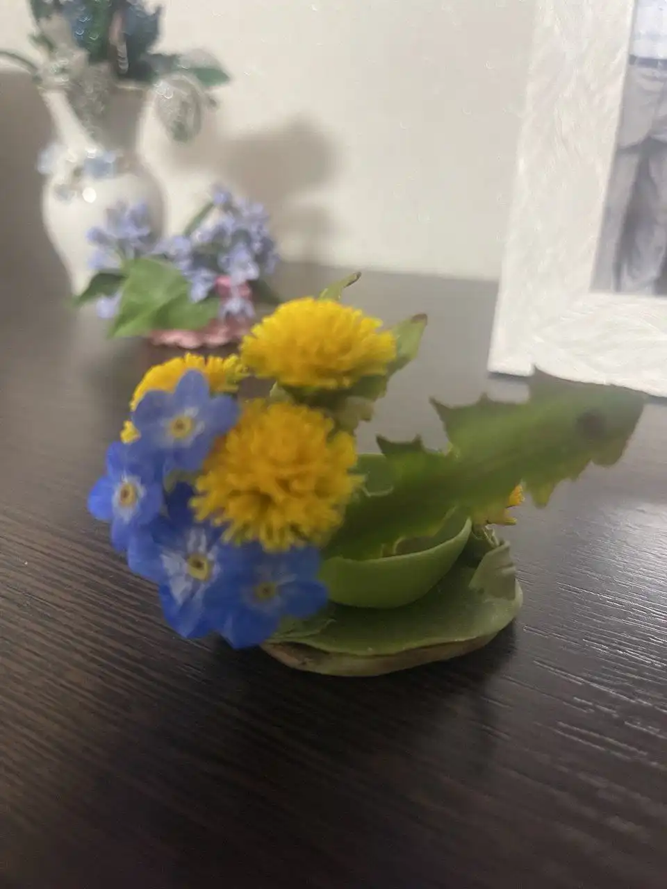 Цветы и подставки под яйца ручной работы из холодного фарфора