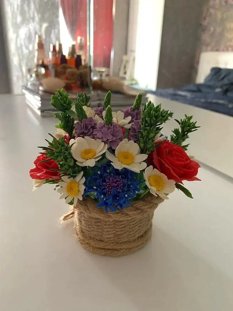 Цветы и подставки под яйца ручной работы из холодного фарфора