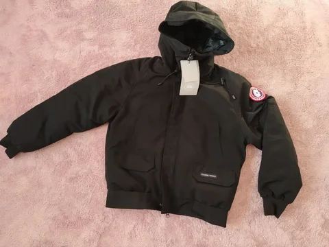 Мужская зимняя куртка размер М - Платья в Ставрополь