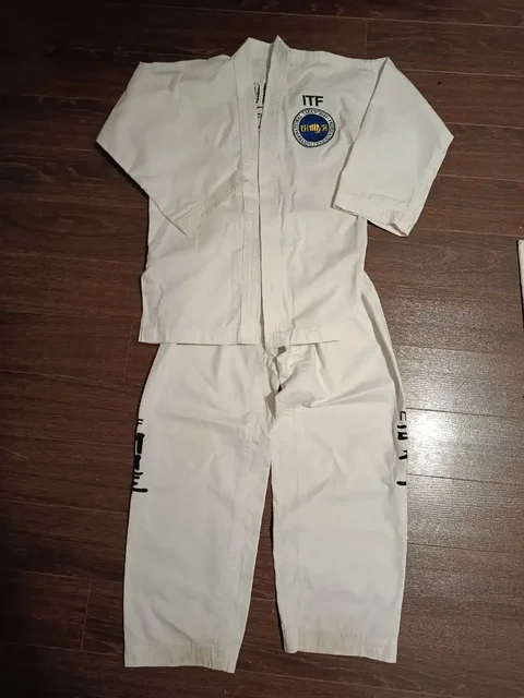 Продам или отдам спортивное снаряжение для тхэквондо - Спорт в Ставрополь