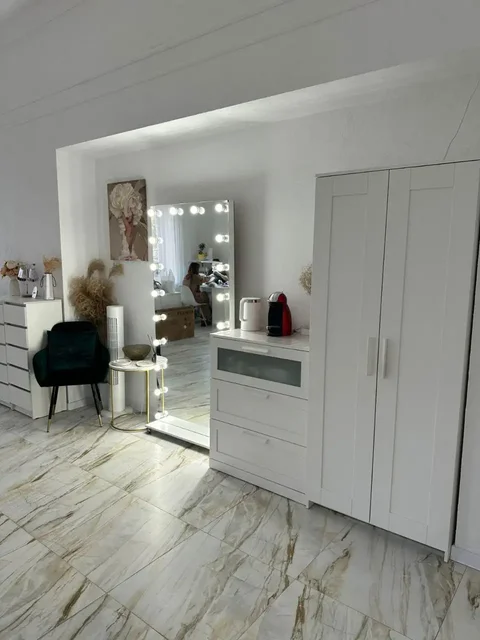 Сдается оборудованное рабочее место для мастера маникюра/педикюра - Туристические услуги в Ставрополь