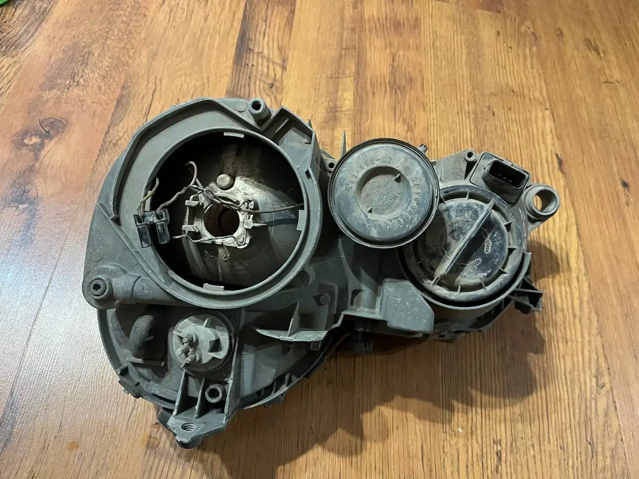 Фара на Mercedes clk200 - Запчасти в Ставрополь