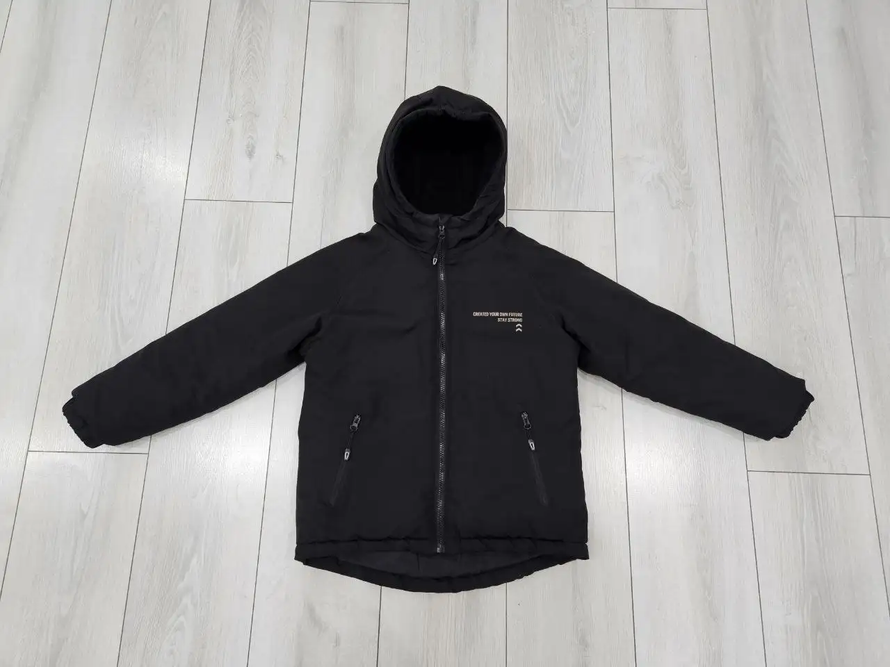 Продам демисезонную куртку детскую - Детская одежда (Одежда) в Михайловск