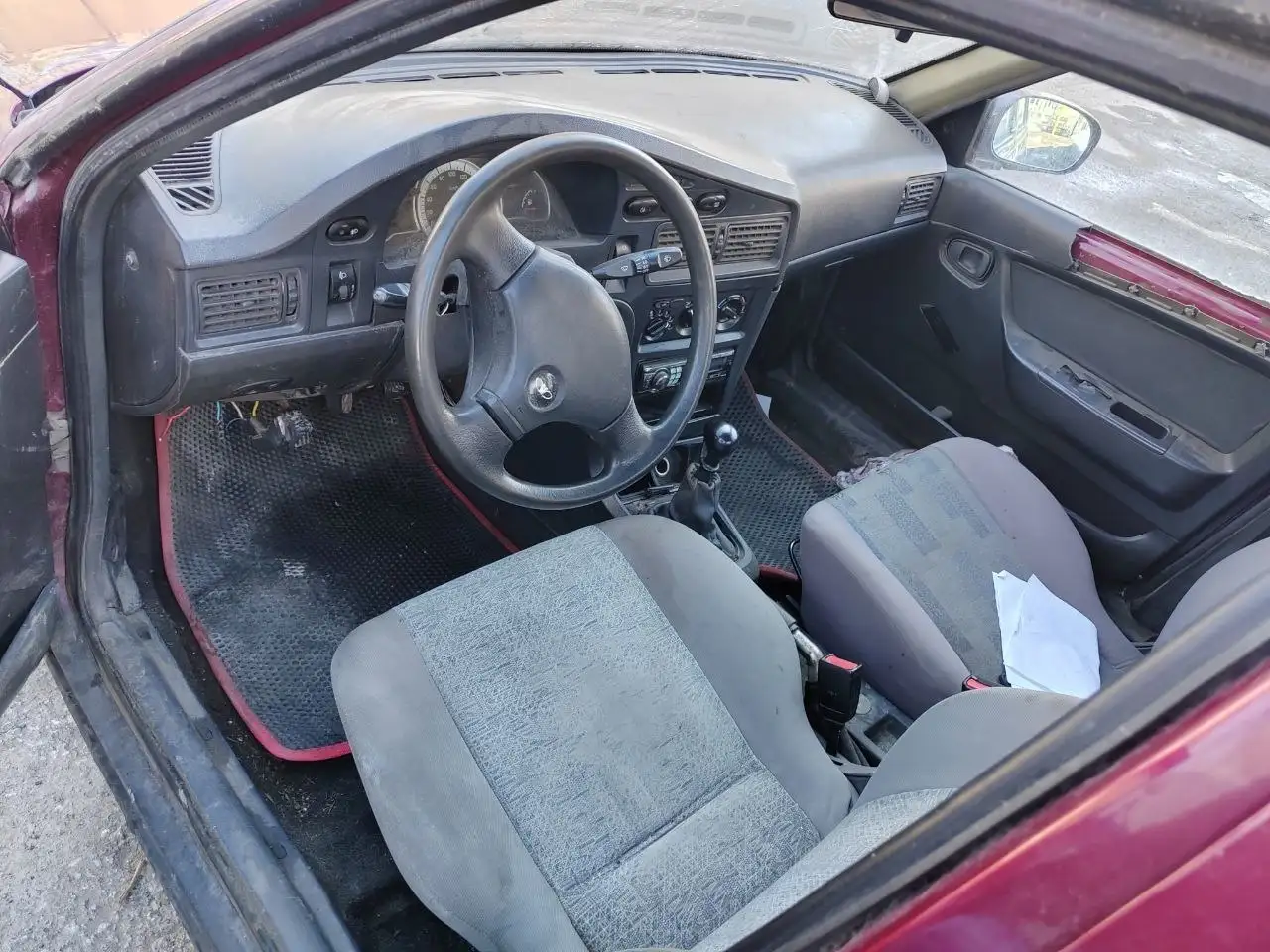 Автомобиль 2012 года на 16-дюймовых дисках - Авто в Казань