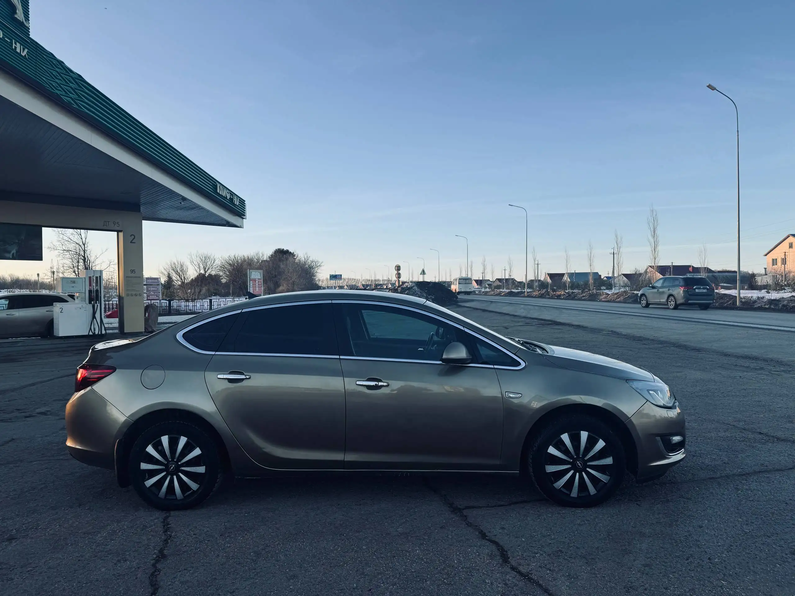 Продам Астра J седан (рестайлинг) 2013/2014 - Авто в Казань