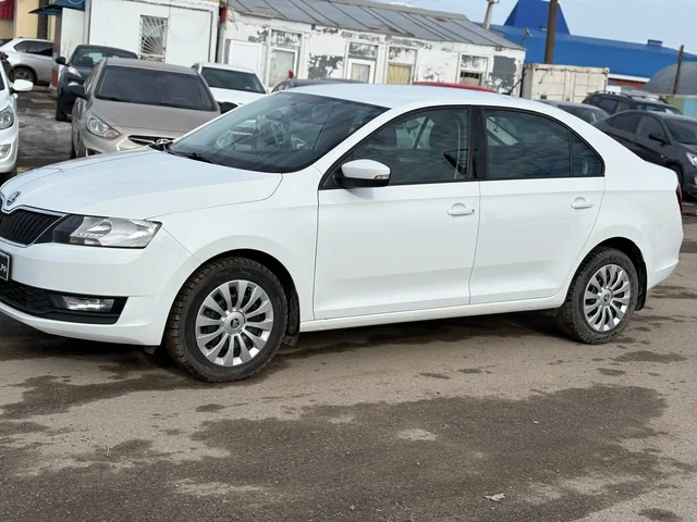Skoda Rapid 2017 года в отличном состоянии - Грузовики/Фургоны в Казань