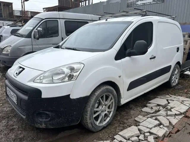 Peugeot Partner 2011 года выпуска - Авто в Казань