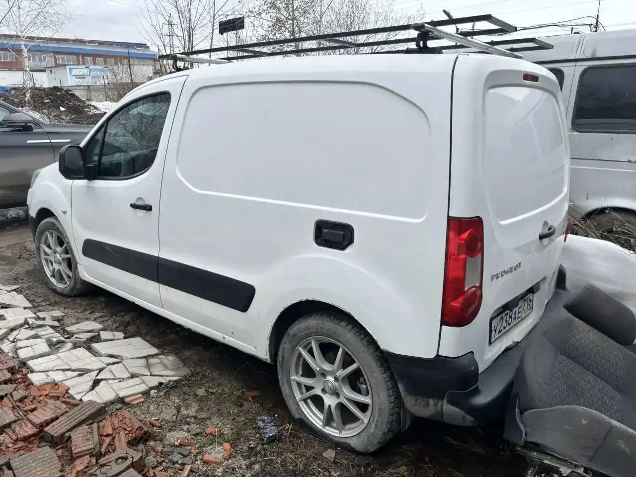 Peugeot Partner 2011 года выпуска - Авто в Казань