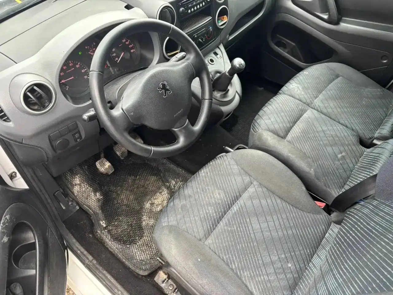 Peugeot Partner 2011 года выпуска - Авто в Казань