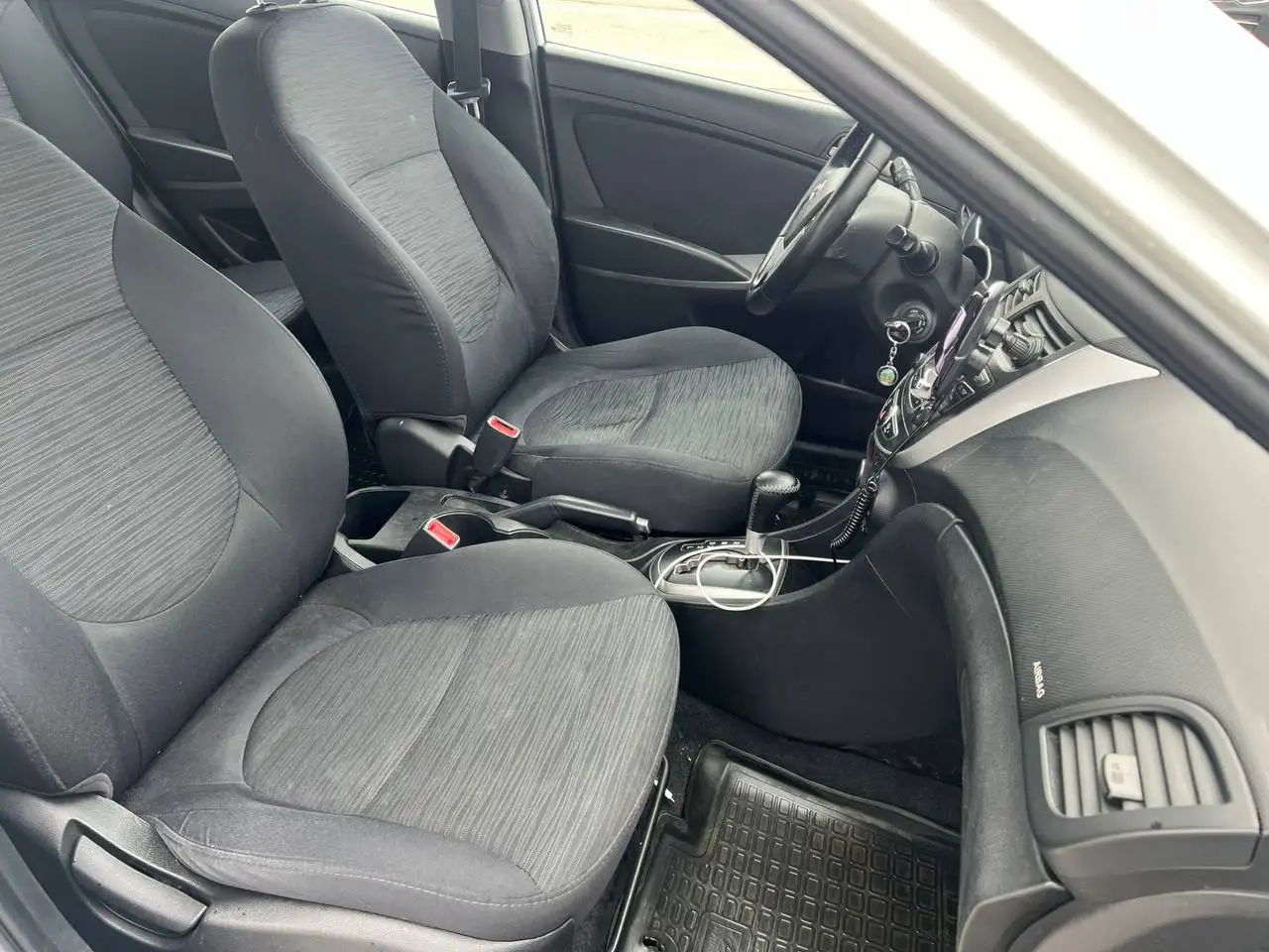 Hyundai Solaris 2015 1.4 АКПП - Авто в Москва