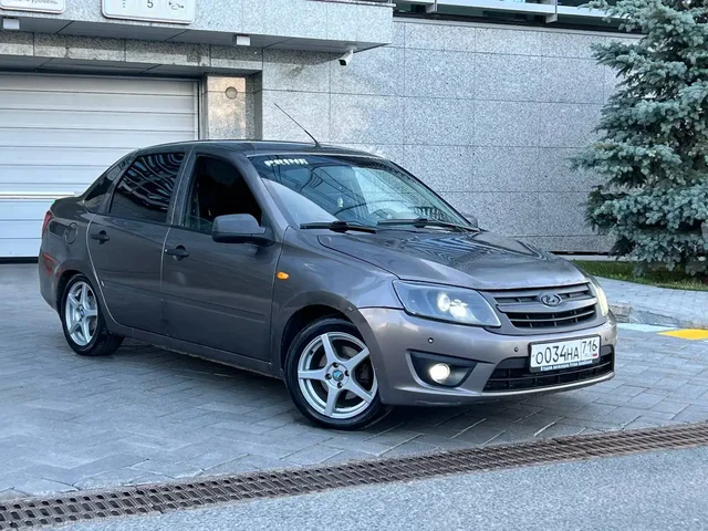 Lada Granta 2015 года - Hyundai Solaris в Казань