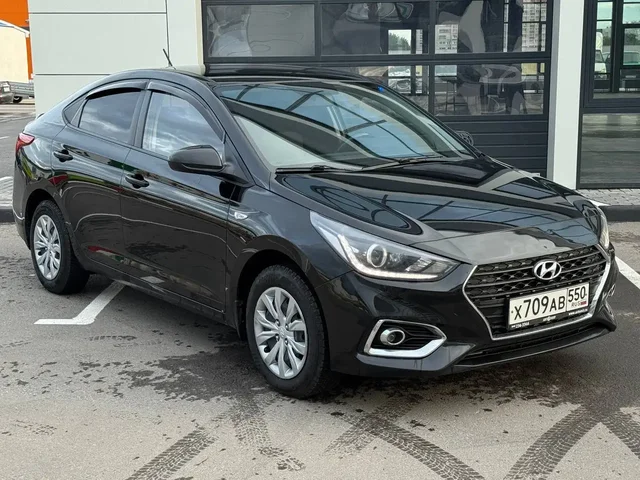 HYUNDAI SOLARIS 2018 1.6 AT - Микроавтобусы в Набережные Челны