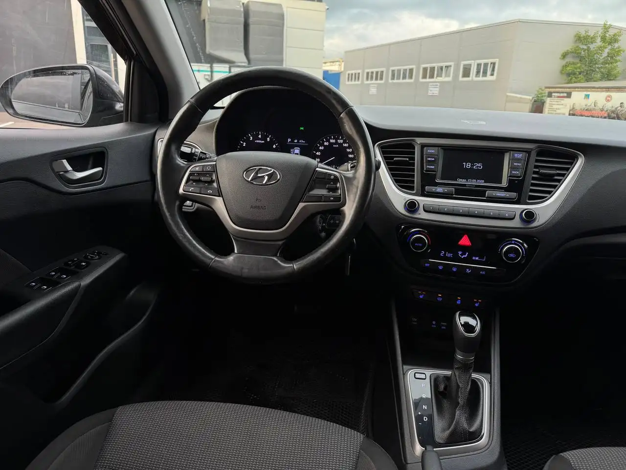 HYUNDAI SOLARIS 2018 1.6 AT - Легковые автомобили (Авто) в Набережные Челны