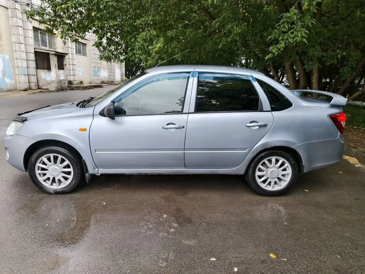 Продам Гранту 1.6 MT 2013 - легковые автомобили (Авто) в Казань