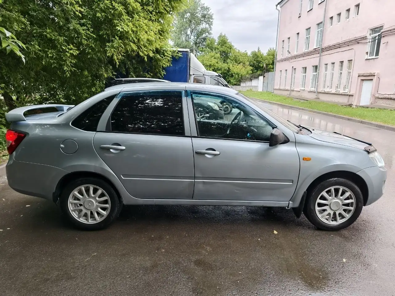 Продам Гранту 1.6 MT 2013 - легковые автомобили (Авто) в Казань