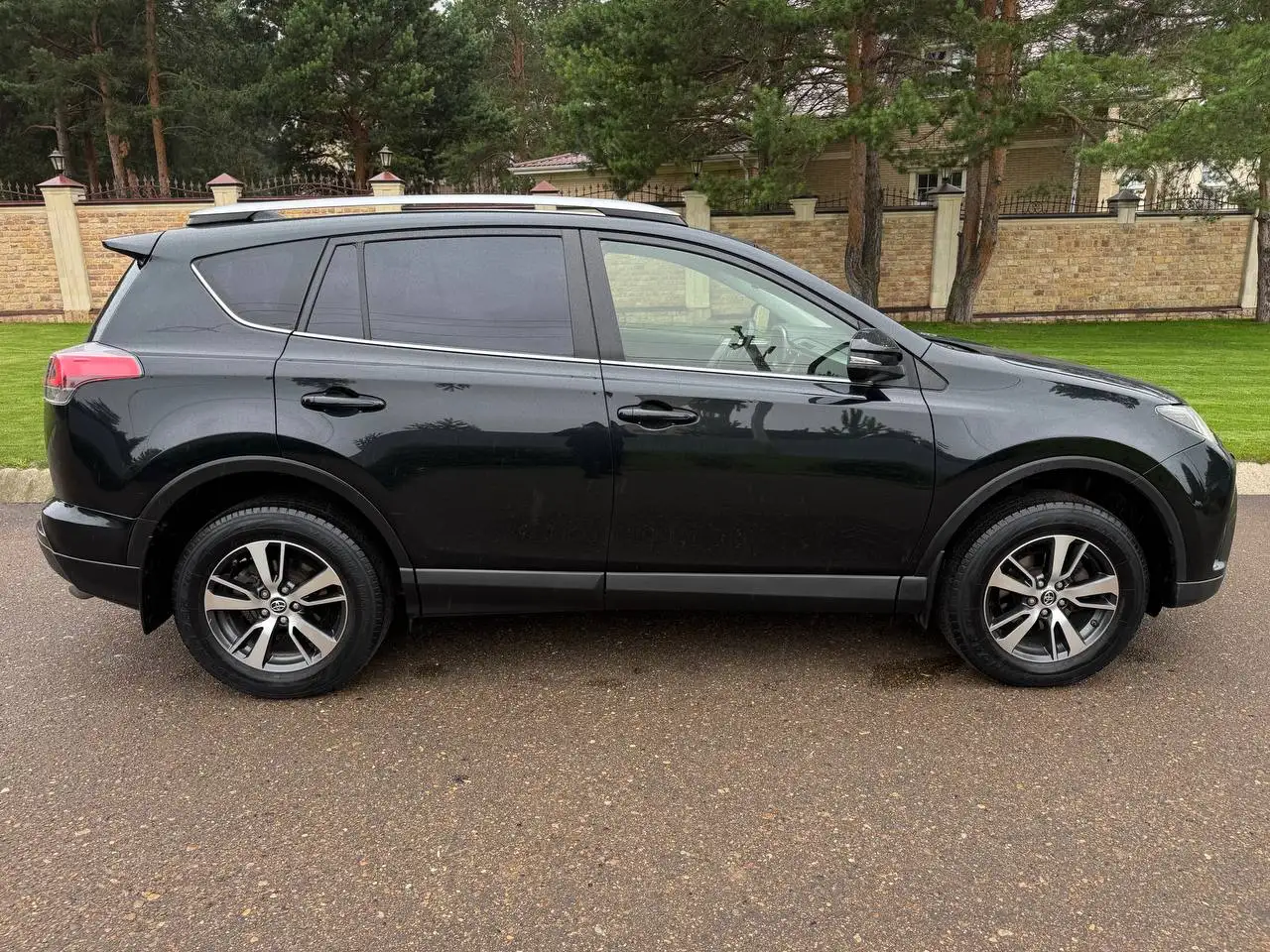 Toyota RAV4 2015 - Легковые автомобили (Авто) в Набережные Челны