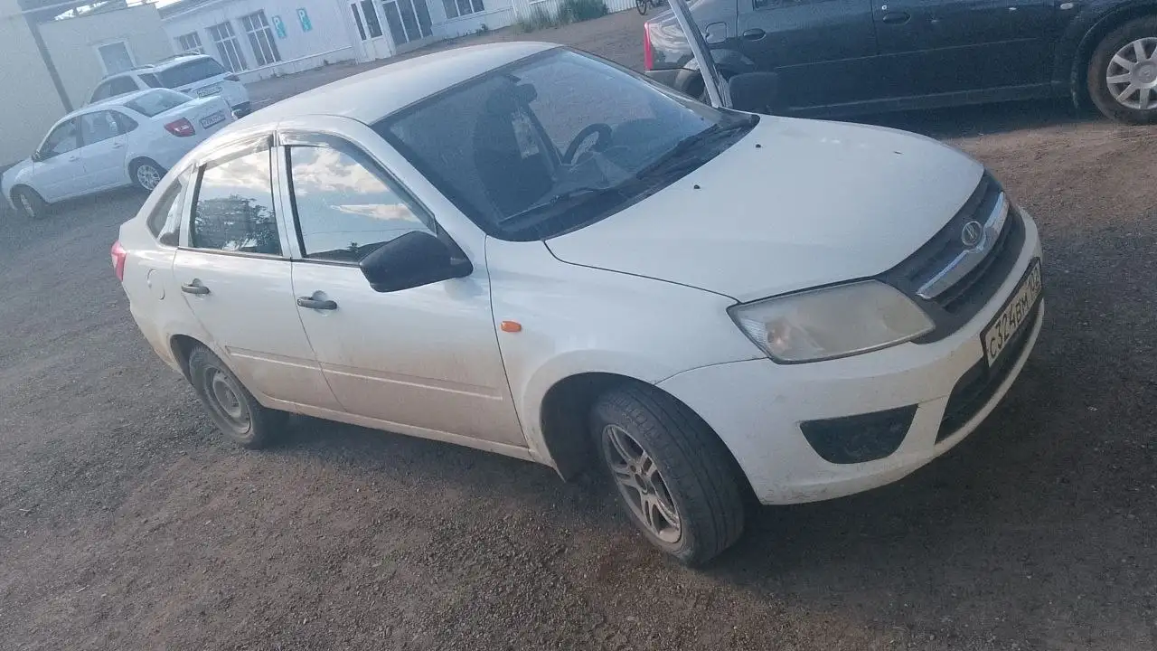 Лада Гранта лифтбек 2014 - Легковые автомобили (Авто) в Набережные Челны