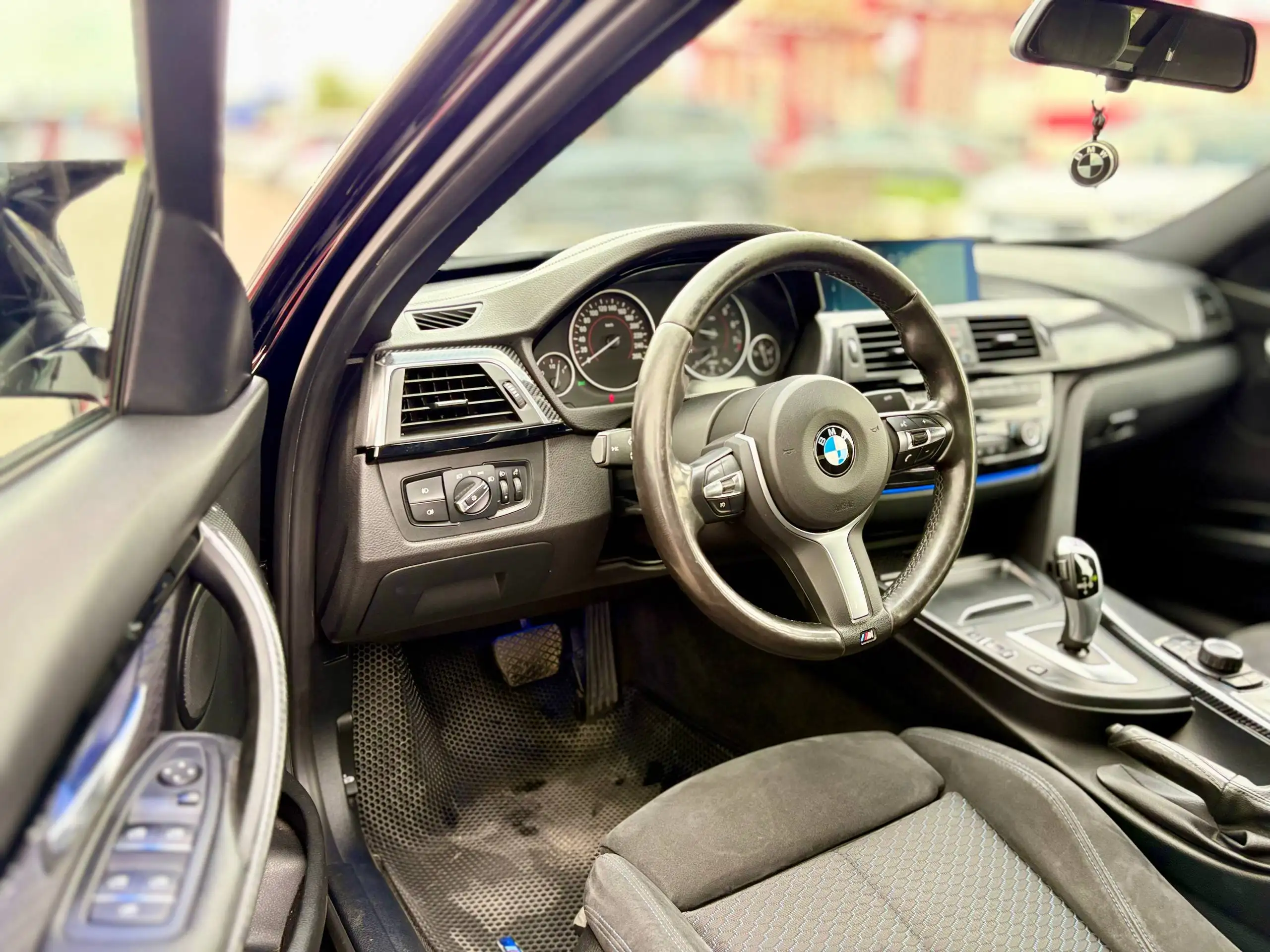 BMW 2018 г. в идеальном состоянии - Легковые автомобили (Авто) в Нижнекамск