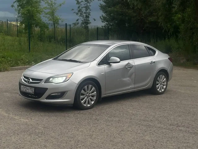 Opel Astra J-рестайлинг 1.6 МКПП 2013 - Скутеры в Казань