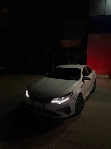 Toyota Camry 2019 2.4 МКПП - Volkswagen Polo в Казань