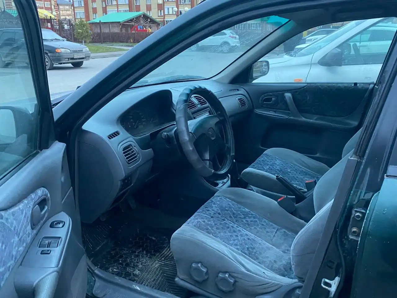 Продажа Mazda 323 1999 года