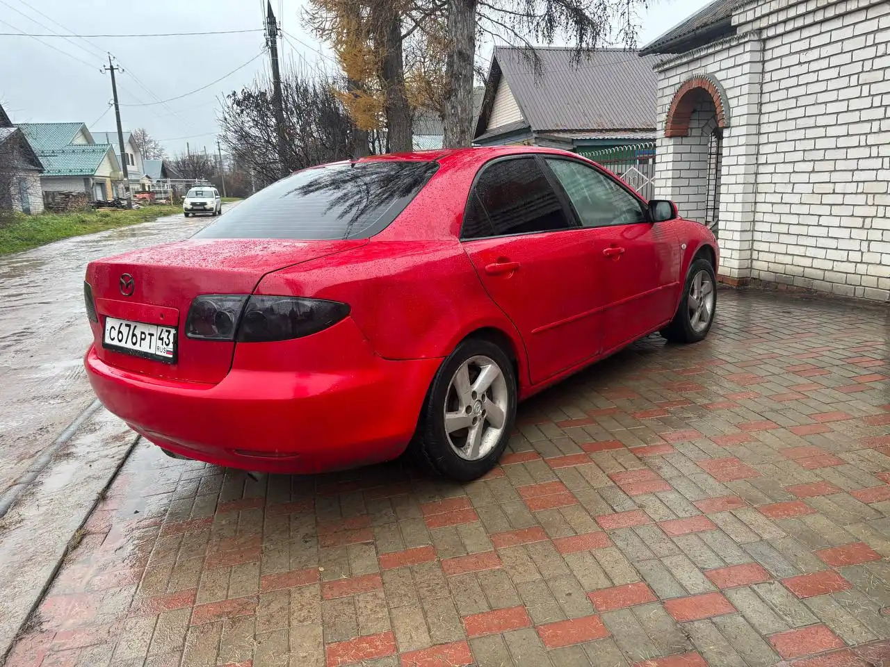 Автомобиль 2004 года выпуска