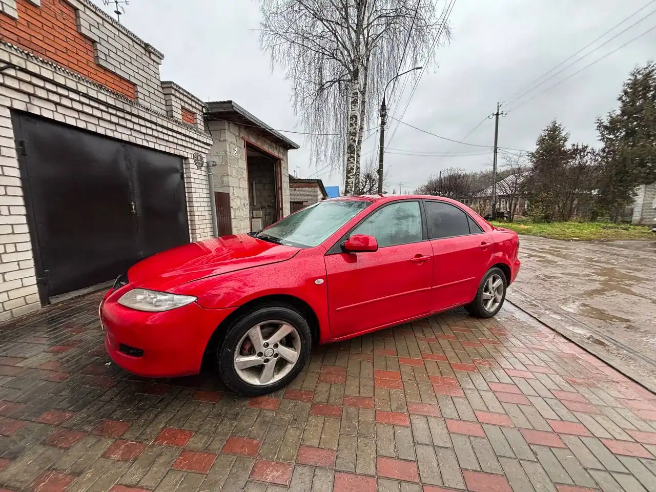 Автомобиль 2004 года выпуска