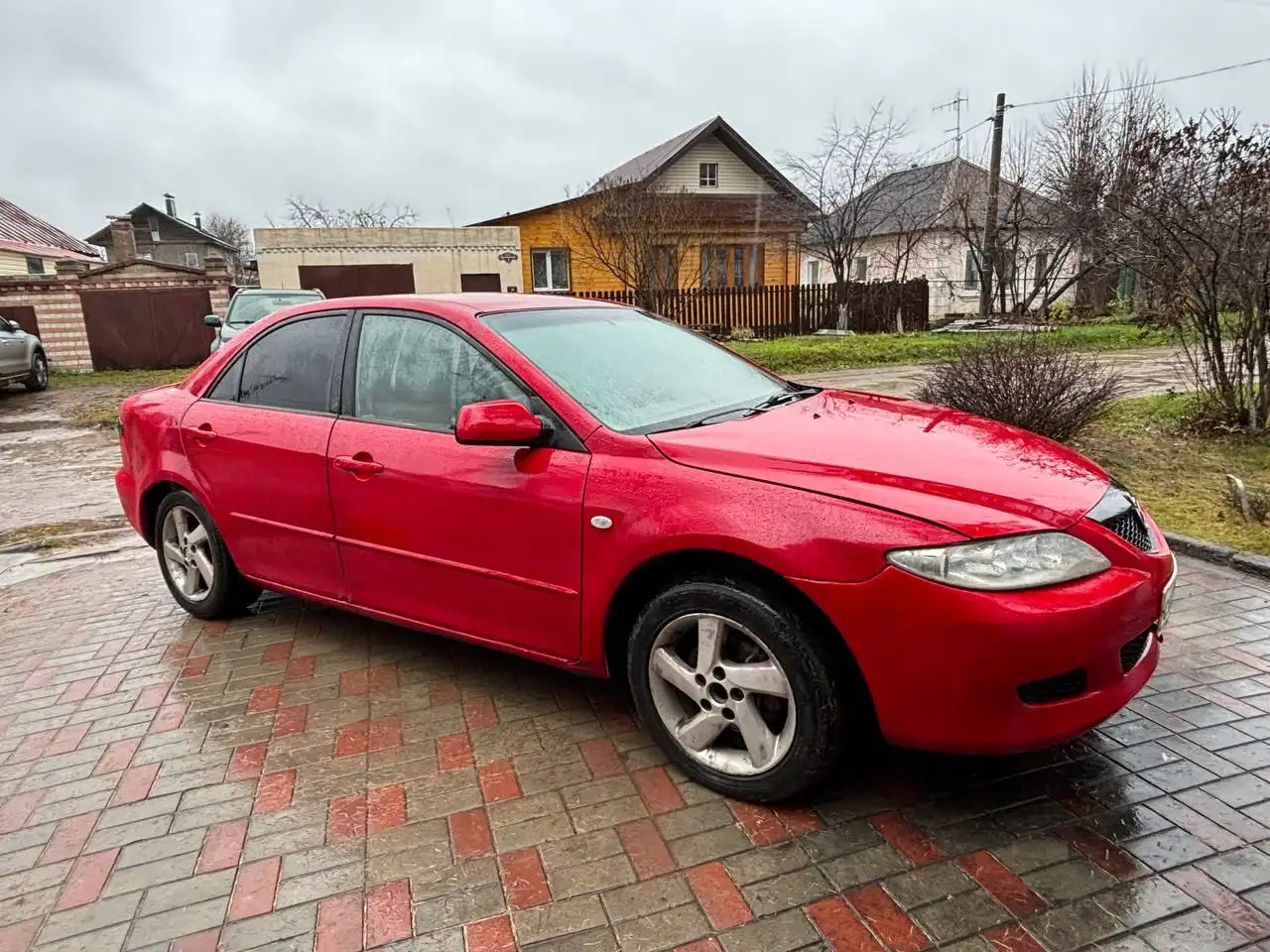 Автомобиль 2004 года выпуска