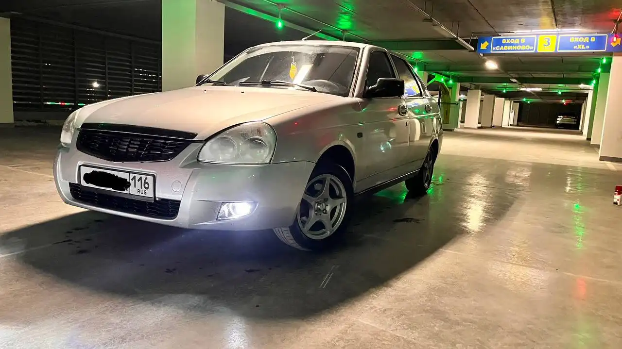 Продам Приора 2011 года люкс 16 кл