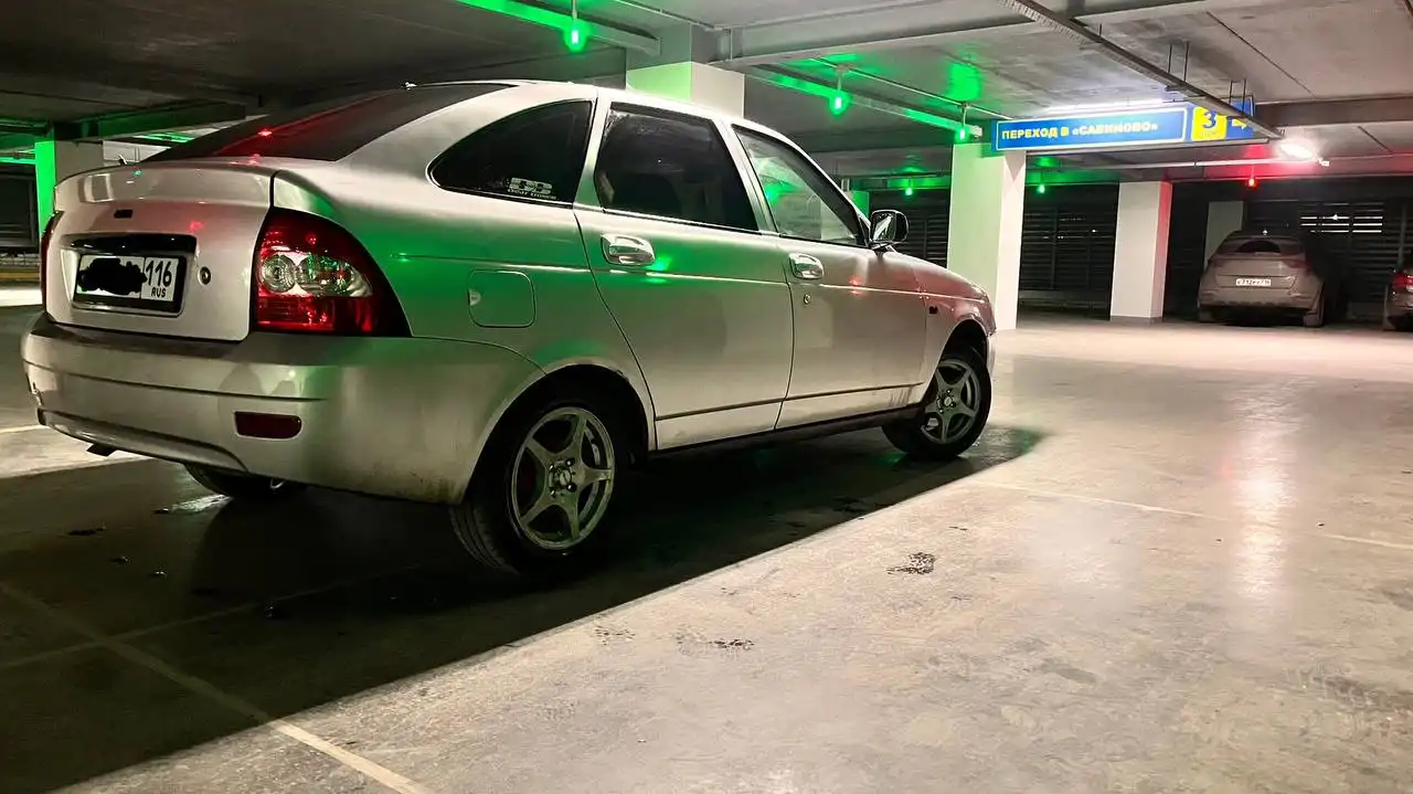 Продам Приора 2011 года люкс 16 кл