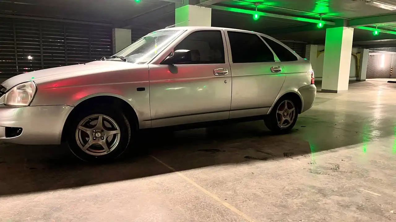 Продам Приора 2011 года люкс 16 кл