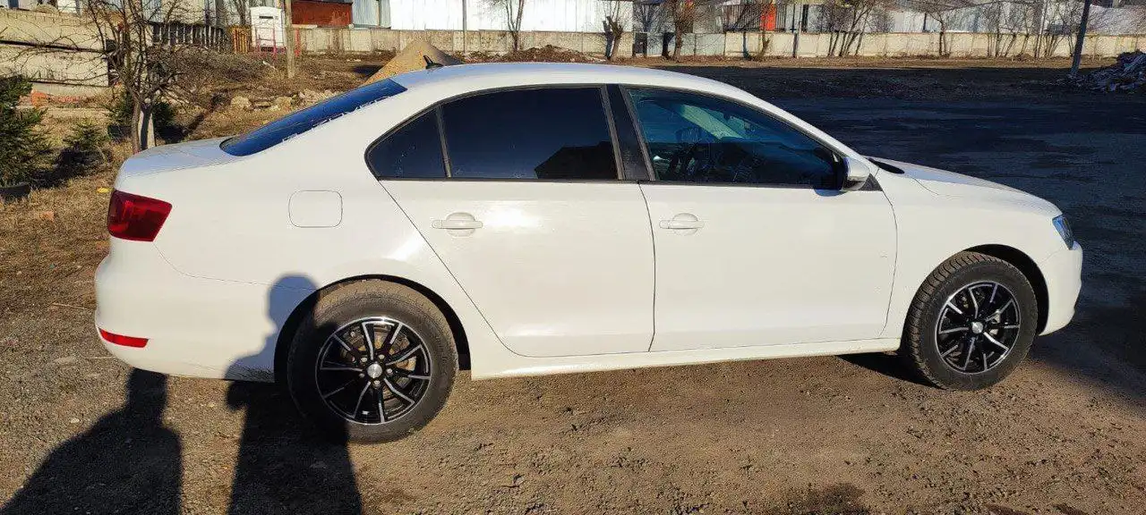 VW Jetta 2014, 1.6 МКПП, пробег 256000 км