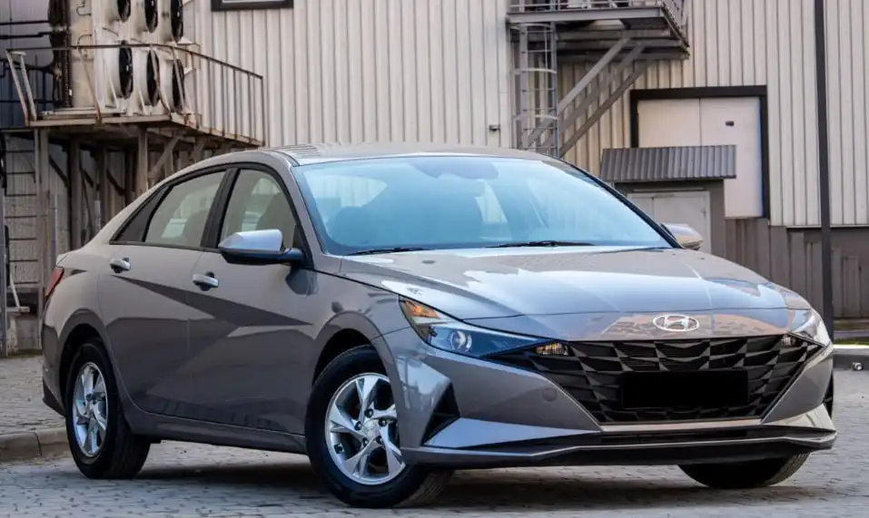 Hyundai Elantra 2022 серый
