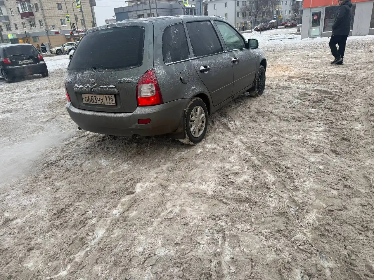 Продажа автомобиля 2011 года, 2 хозяина, на учете, в отличном состоянии