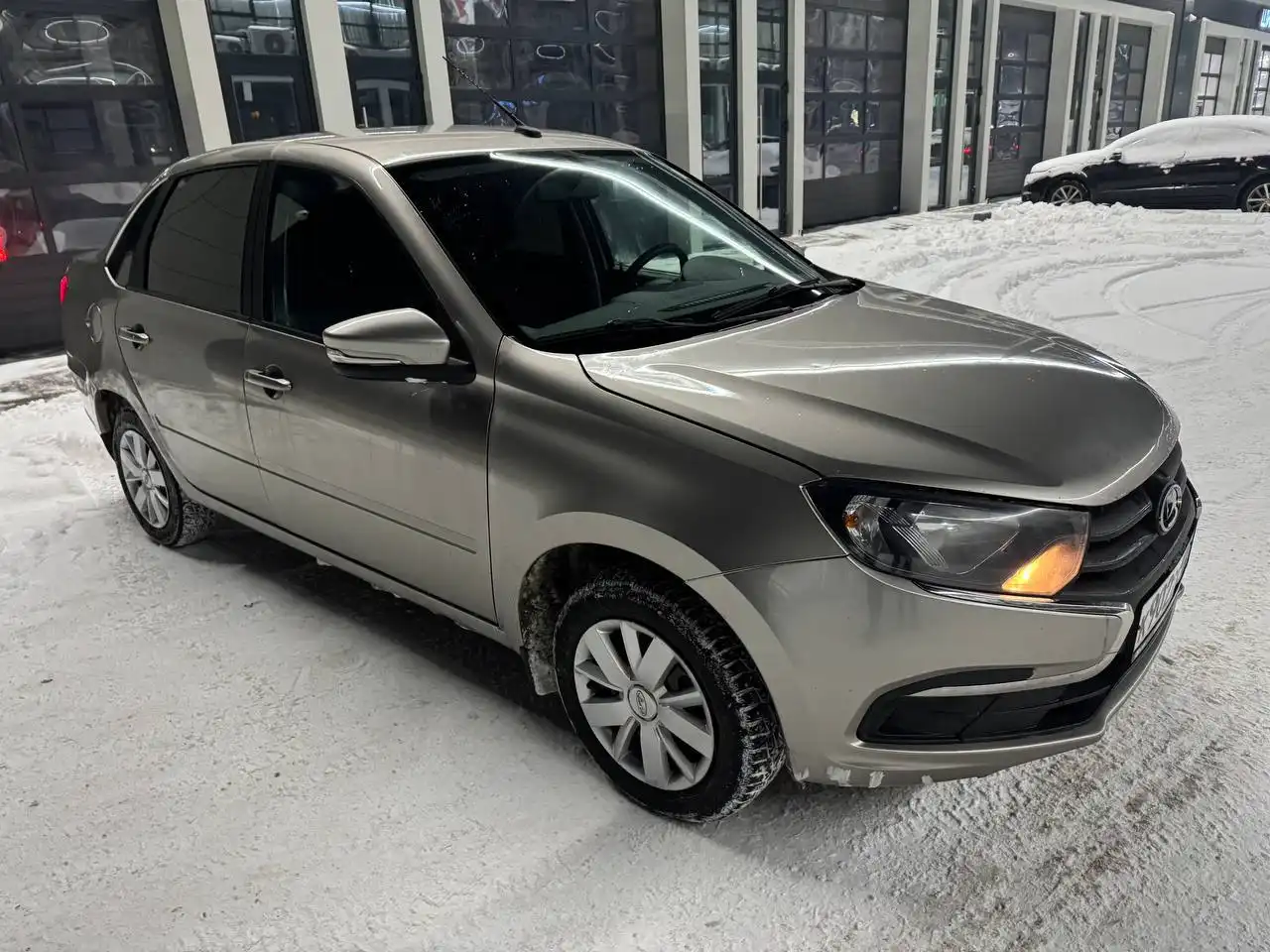 Продажа автомобиля с одним владельцем, кондиционером, подогревами