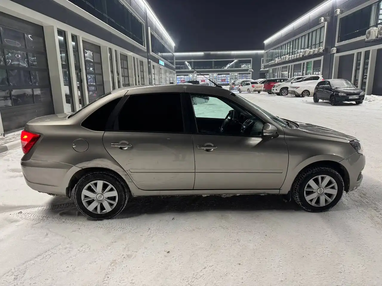 Продажа автомобиля с одним владельцем, кондиционером, подогревами