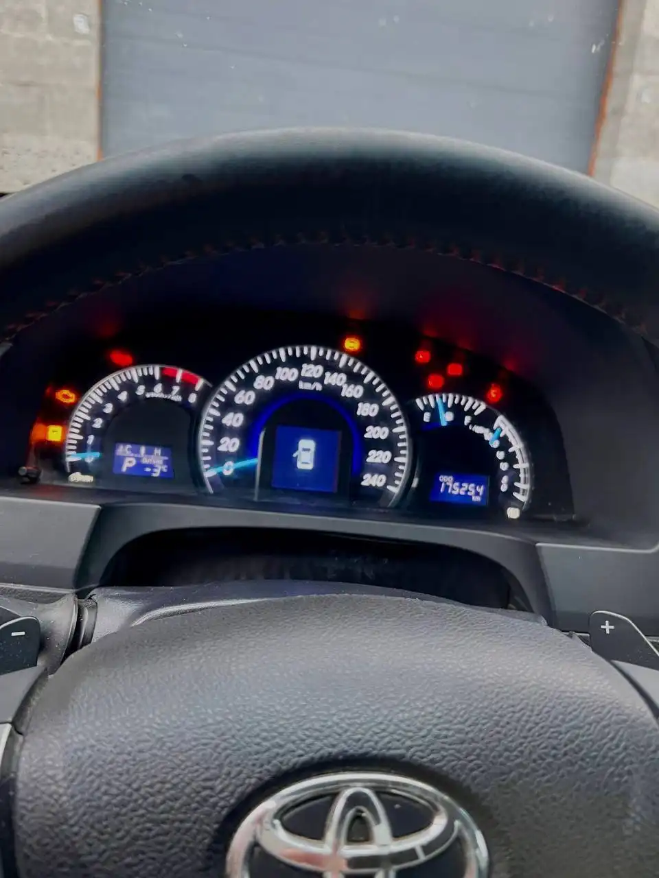 Продается Toyota Camry 2012 года