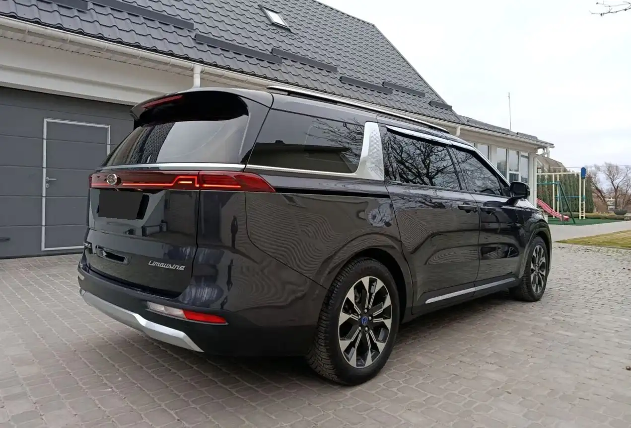 Kia Carnival IV поколение 2021 года - Минивэн (Авто) в Казань