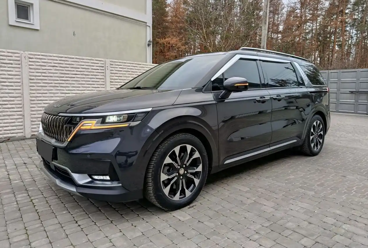 Kia Carnival IV поколение 2021 года - Минивэн (Авто) в Казань